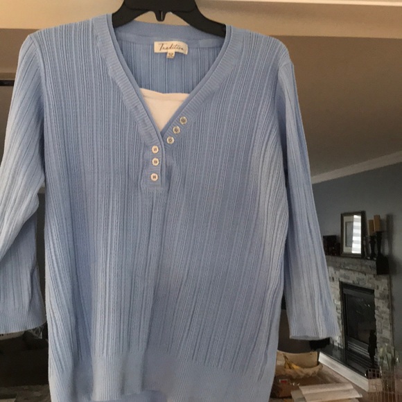 Tradition V neck top size medium - Picture 1 of 5